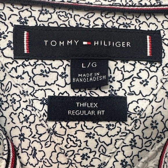 Like New! Tommy Hilfiger Men's White and Blue Floral Shirt - Picture 2 of 3